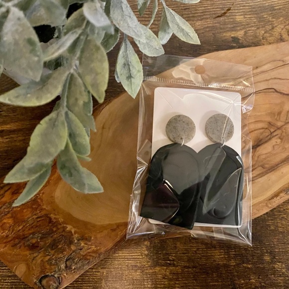 Handmade Clay Earrings | Face Outline Statue | Granite and Black | Push Backs - Picture 4 of 9